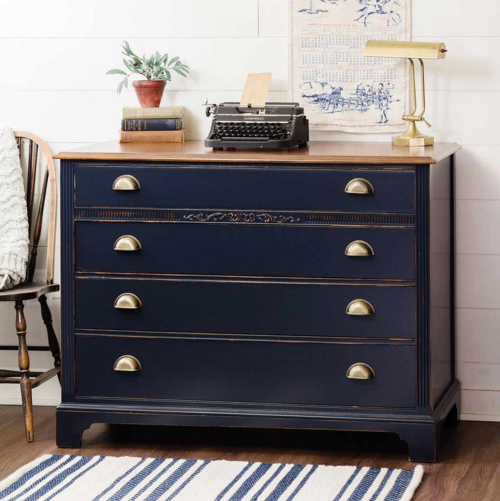 Upcycling in Style : Midnight Blue with Natural Top Plateau